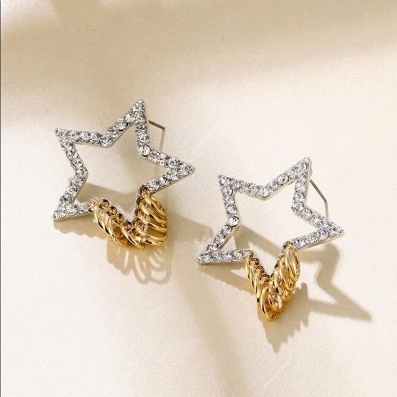 • Karlee • Rhinestone Star Chain Drop Earrings - Picture 1 of 4